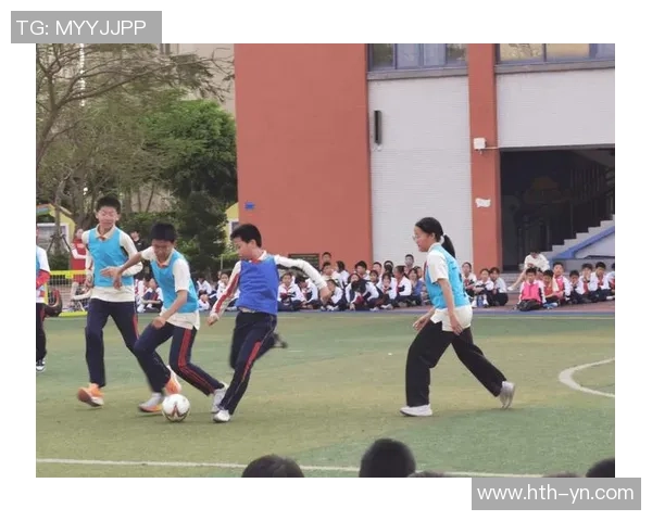 女孩足球视频展现青春活力与拼搏精神的精彩瞬间